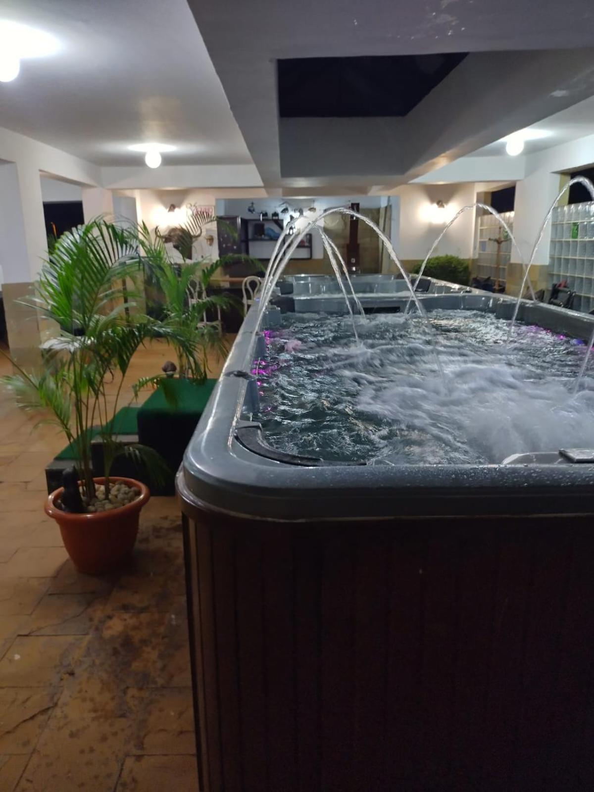 Florances Rest House ナイロビ エクステリア 写真